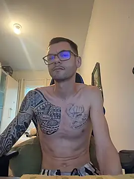 Snapshot of Leonsouzaof chatting on December 2, 2025, 11:01 am Leonsouzaof online show from December 2, 2025, 11:01 am