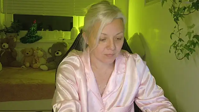 Linsy Kim online show from February 12, 2026, 11:59 pm