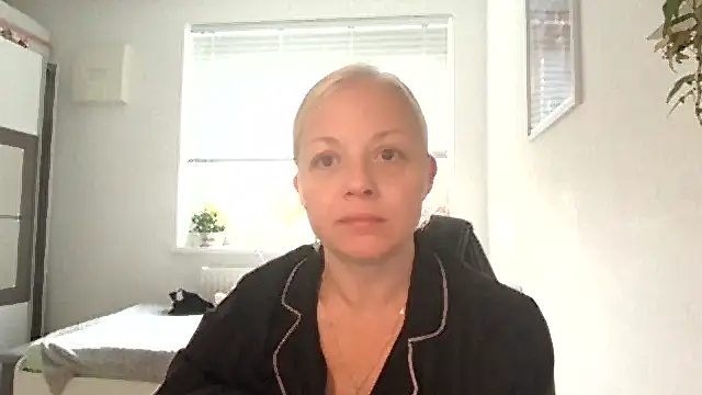 Snapshot of Linsy_Kim chatting on October 16, 2025, 7:27 am Linsy Kim online show from October 16, 2025, 7:27 am