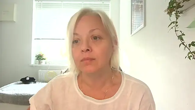 Snapshot of Linsy_Kim chatting on October 14, 2025, 7:31 am Linsy Kim online show from October 14, 2025, 7:31 am