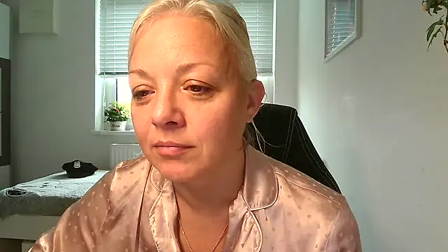 Snapshot of Linsy_Kim chatting on October 25, 2025, 7:07 am Linsy Kim online show from October 25, 2025, 7:07 am