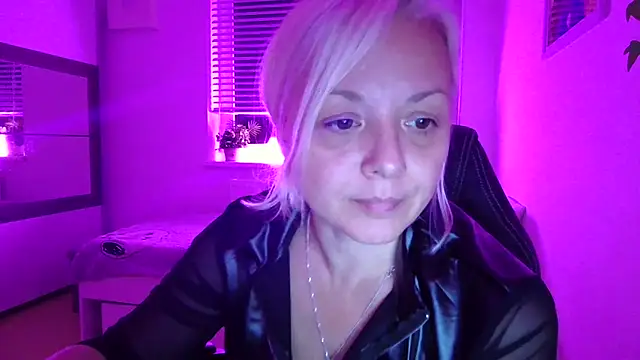 Snapshot of Linsy_Kim chatting on October 28, 2025, 7:46 pm Linsy Kim online show from October 28, 2025, 7:46 pm