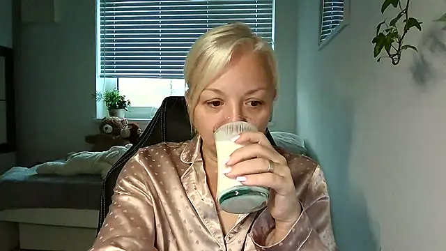 Snapshot of Linsy_Kim chatting on November 15, 2025, 7:01 am Linsy Kim online show from November 15, 2025, 7:01 am