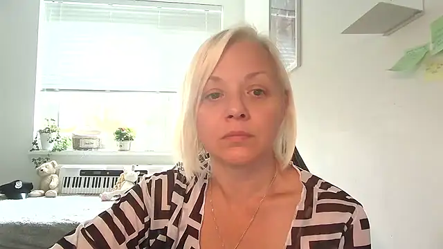 Snapshot of Linsy_Kim chatting on October 8, 2025, 8:49 am Linsy Kim online show from October 8, 2025, 8:49 am