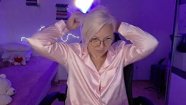 Linsy Kim online show from April 22, 2026, 6:14 pm