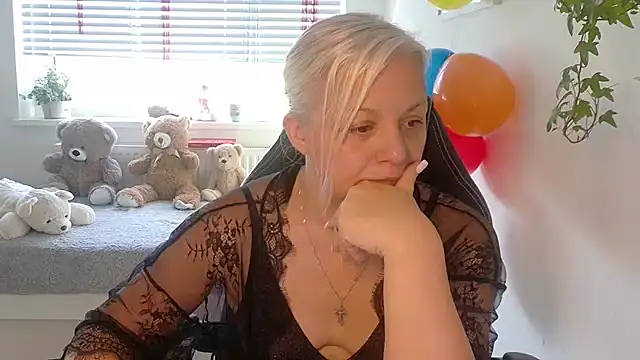 Linsy Kim online show from December 22, 2025, 9:20 am