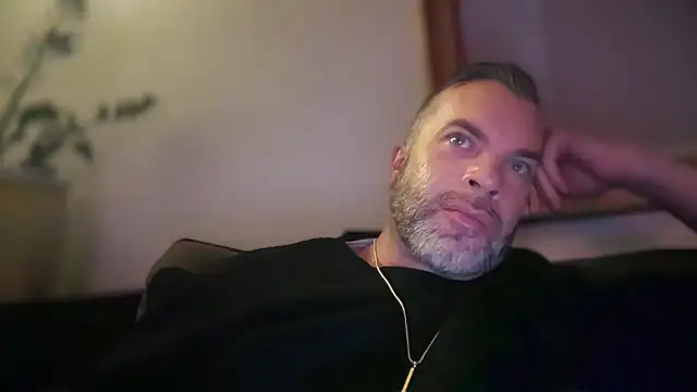 Snapshot of Ty_lerDavid chatting on April 18, 2026, 5:43 am Ty lerDavid online show from April 18, 2026, 5:43 am