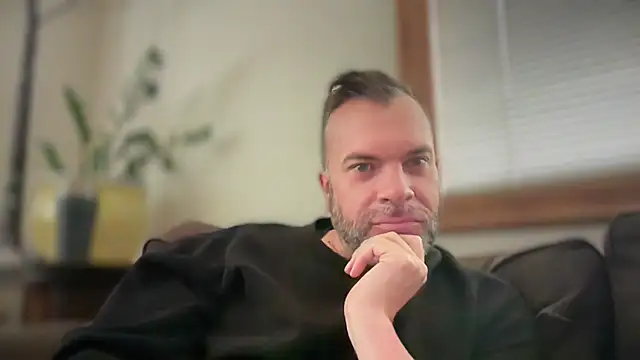 Snapshot of Ty_lerDavid chatting on May 1, 2026, 5:51 pm Ty lerDavid online show from May 1, 2026, 5:51 pm