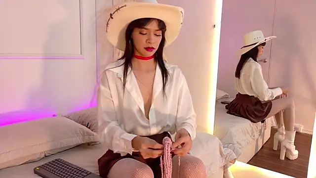 Snapshot of CathMellow chatting on October 24, 2025, 7:24 pm CathMellow online show from October 24, 2025, 7:24 pm