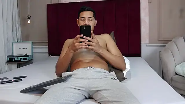 Snapshot of JoaoSalgado chatting on October 12, 2025, 6:20 pm JoaoSalgado online show from October 12, 2025, 6:20 pm