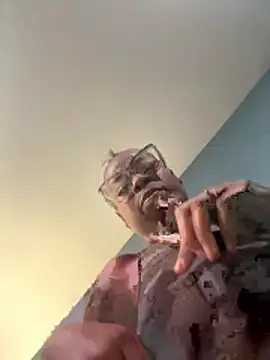 Snapshot of Tishrella6 chatting on January 7, 2026, 9:42 pm Tishrella6 online show from January 7, 2026, 9:42 pm