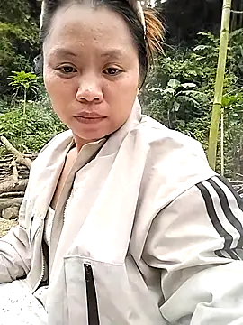 venu00 online show from November 22, 2025, 3:49 am