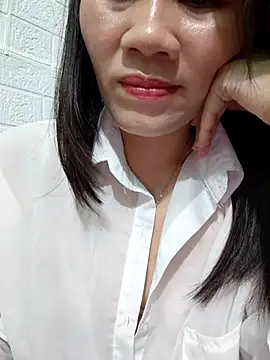 Snapshot of Singlemom69x chatting on November 16, 2025, 3:00 am Singlemom69x online show from November 16, 2025, 3:00 am