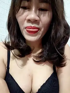 Snapshot of Singlemom69x chatting on May 23, 2026, 1:15 am Singlemom69x online show from May 23, 2026, 1:15 am