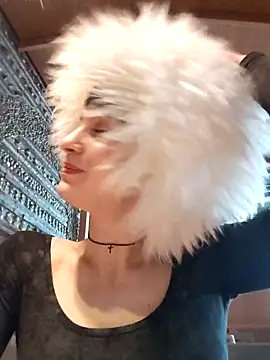 Adeline Perle online show from October 13, 2025, 7:21 am