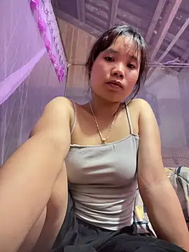 Ngoc-bbi online show from April 22, 2026, 12:12 pm