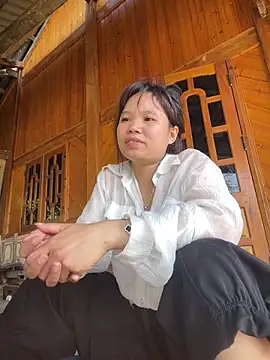 Ngoc-bbi online show from May 5, 2026, 10:51 am