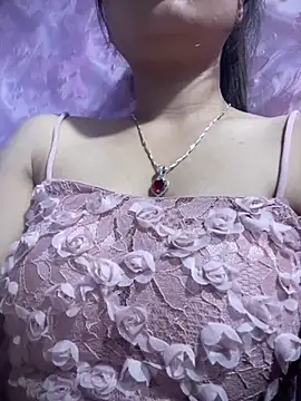 Ngoc-bbi online show from May 3, 2026, 3:37 pm