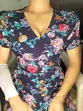 Snapshot of Savita2310 chatting on November 19, 2025, 6:52 pm Savita2310 online show from November 19, 2025, 6:52 pm