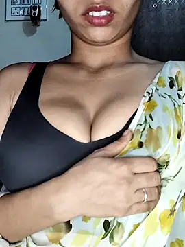 Snapshot of Savita2310 chatting on December 15, 2025, 6:03 pm Savita2310 online show from December 15, 2025, 6:03 pm