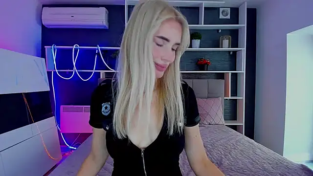 Snapshot of SabrinaSharm chatting on October 14, 2025, 11:44 am SabrinaSharm online show from October 14, 2025, 11:44 am