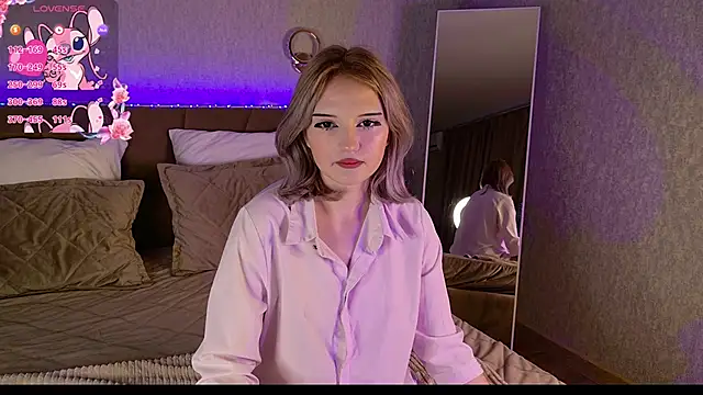 Snapshot of EsmeMayhem chatting on September 20, 2025, 4:28 am EsmeMayhem online show from September 20, 2025, 4:28 am