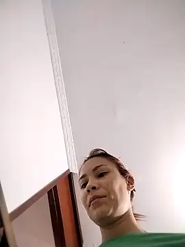 Snapshot of dulcelatin21 chatting on October 25, 2025, 5:13 pm dulcelatin21 online show from October 25, 2025, 5:13 pm