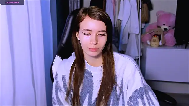 ZoyaMill online show from October 6, 2025, 4:46 am