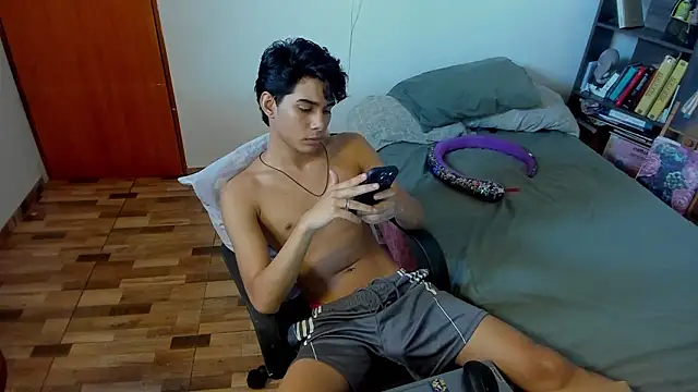 AliottTwink online show from March 11, 2026, 10:15 pm