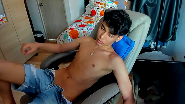 AliottTwink online show from June 2, 2026, 4:29 pm