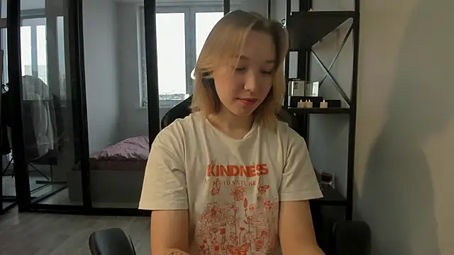 Agatha May online show from November 13, 2025, 4:38 am