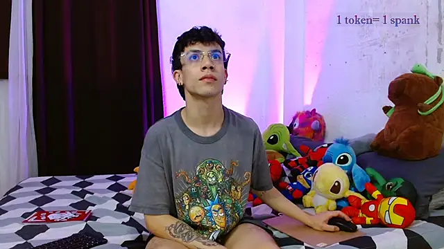 aaronjames1 online show from January 5, 2026, 10:57 pm