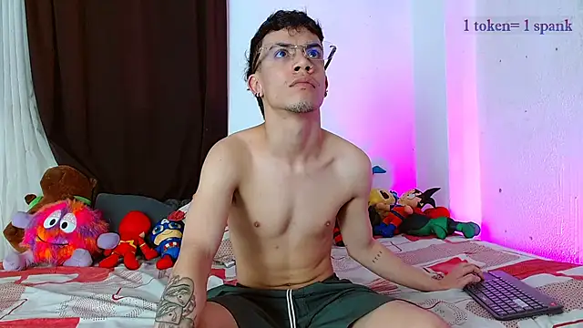 Snapshot of aaronjames1 chatting on December 5, 2025, 1:49 am aaronjames1 online show from December 5, 2025, 1:49 am