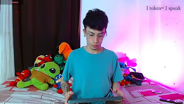 aaronjames1 online show from December 18, 2025, 2:49 am