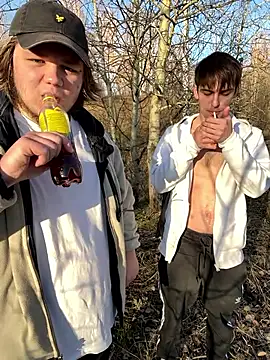 Snapshot of desiredude9 chatting on October 25, 2025, 9:19 am desiredude9 online show from October 25, 2025, 9:19 am