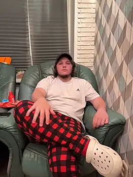 Snapshot of desiredude9 chatting on November 17, 2025, 6:45 pm desiredude9 online show from November 17, 2025, 6:45 pm