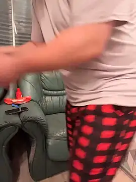 Snapshot of desiredude9 chatting on November 24, 2025, 7:58 pm desiredude9 online show from November 24, 2025, 7:58 pm