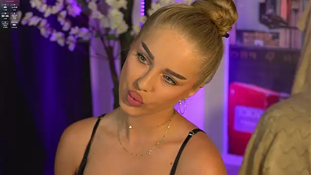 AubrieleRouj1 online show from June 15, 2026, 5:12 pm