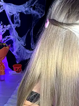 Snapshot of AubrieleRouj1 chatting on October 28, 2025, 4:28 pm AubrieleRouj1 online show from October 28, 2025, 4:28 pm