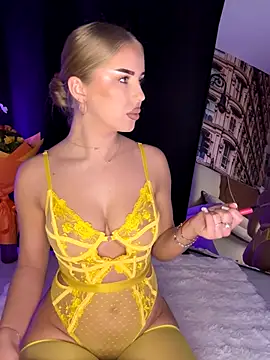 Snapshot of AubrieleRouj1 chatting on November 13, 2025, 6:23 pm AubrieleRouj1 online show from November 13, 2025, 6:23 pm