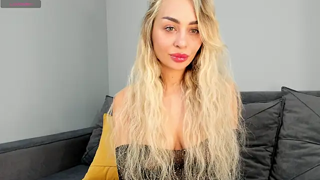 SaraShine  online show from November 21, 2025, 9:03 pm