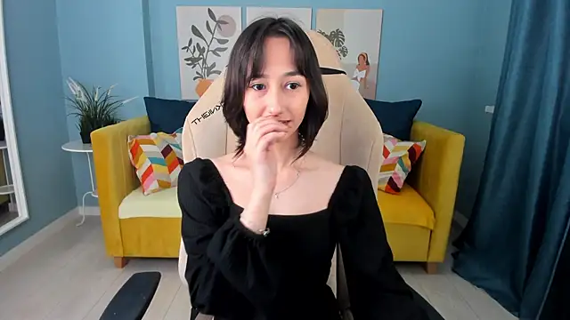 EmilySwonn online show from October 7, 2025, 4:08 pm