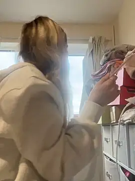 Angelloverxo online show from December 5, 2025, 3:43 pm