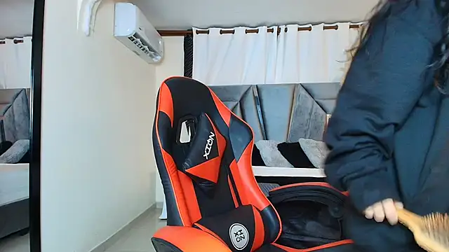 Snapshot of MiniLove_01 chatting on October 14, 2025, 12:50 pm MiniLove 01 online show from October 14, 2025, 12:50 pm