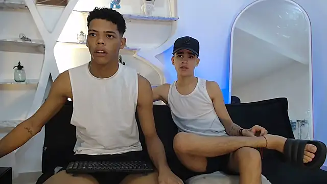 PRETTY FEM online show from November 2, 2025, 1:38 pm