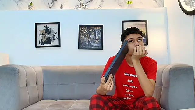 PRETTY FEM online show from April 26, 2026, 1:41 pm