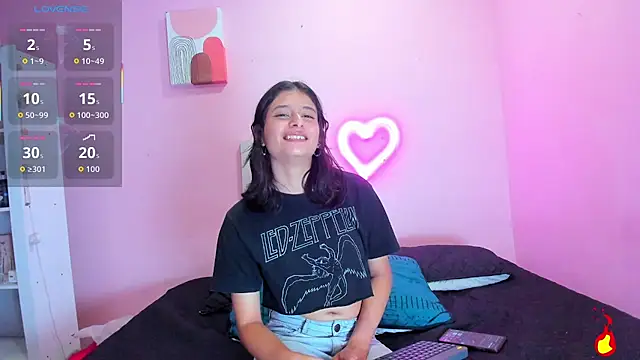 Snapshot of Georgina_Ferri_ chatting on October 15, 2025, 5:10 pm Georgina Ferri online show from October 15, 2025, 5:10 pm