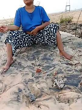 Snapshot of Aaradhya_Sharma chatting on November 6, 2025, 11:14 am Aaradhya Sharma online show from November 6, 2025, 11:14 am