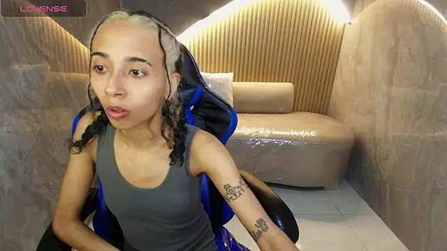 Snapshot of Agnis_ink_r chatting on October 8, 2025, 3:08 am Agnis ink r online show from October 8, 2025, 3:08 am