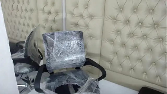 Snapshot of JessicaHott01 chatting on December 4, 2025, 7:35 pm JessicaHott01 online show from December 4, 2025, 7:35 pm